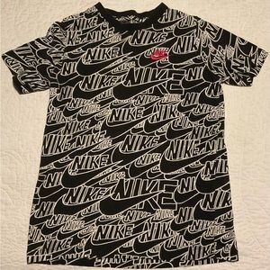 Boys Nike Tee size medium youth